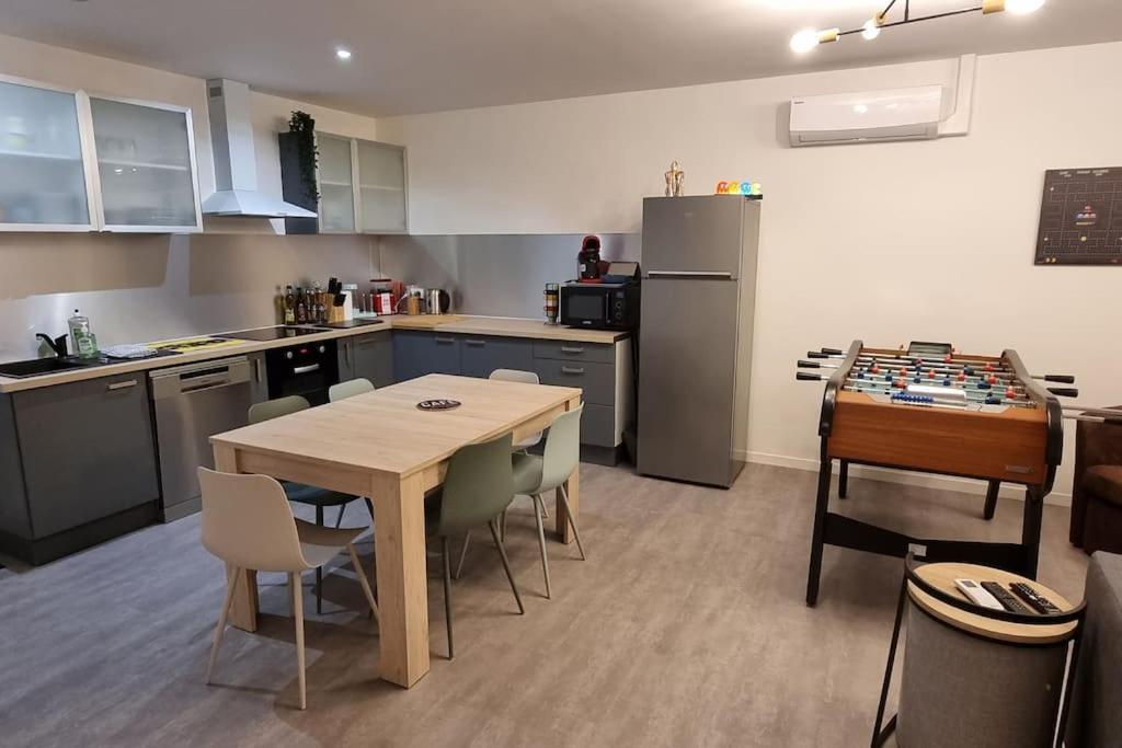 Maison Pac-Man Climatisee Avec Piscine Juin A Aout- Pac-Man Entre Collegues, Amis, Famille - Barbecue - Netflix - Prime - Baby Foot 50Cts Saint-Seurin-sur-l'Isle Esterno foto