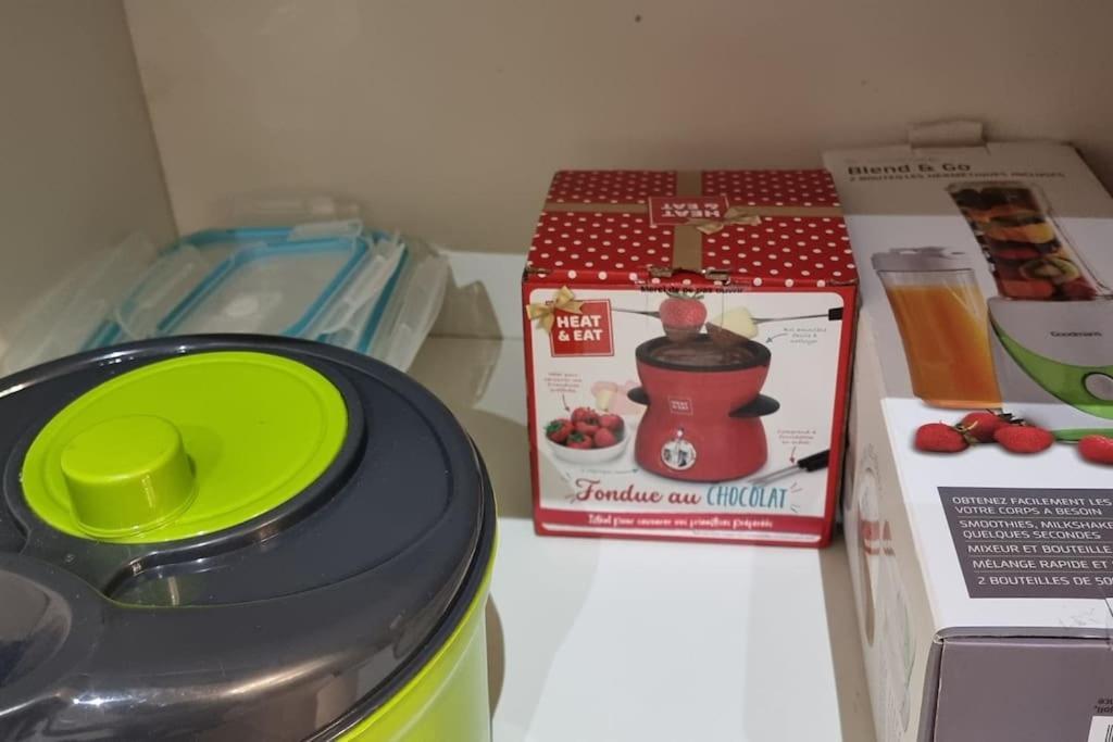 Maison Pac-Man Climatisee Avec Piscine Juin A Aout- Pac-Man Entre Collegues, Amis, Famille - Barbecue - Netflix - Prime - Baby Foot 50Cts Saint-Seurin-sur-l'Isle Esterno foto